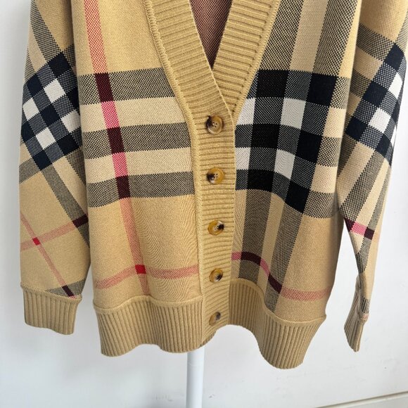 NWOT !Burberry Vintage Check V-neck cardigan - Picture 6 of 12